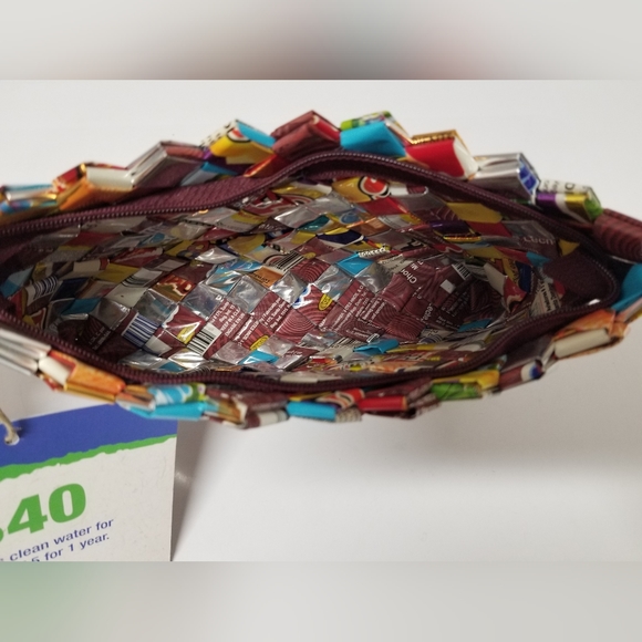 Eco-friendly Hand Woven Recycled Foil Wrapper Silver Multi Wristlet Bag NWT - Picture 4 of 9